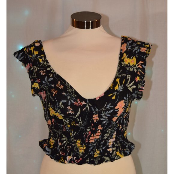 Patrons of Peace Tops - Patrons of Peace Floral Smocked Crop Top size Medium